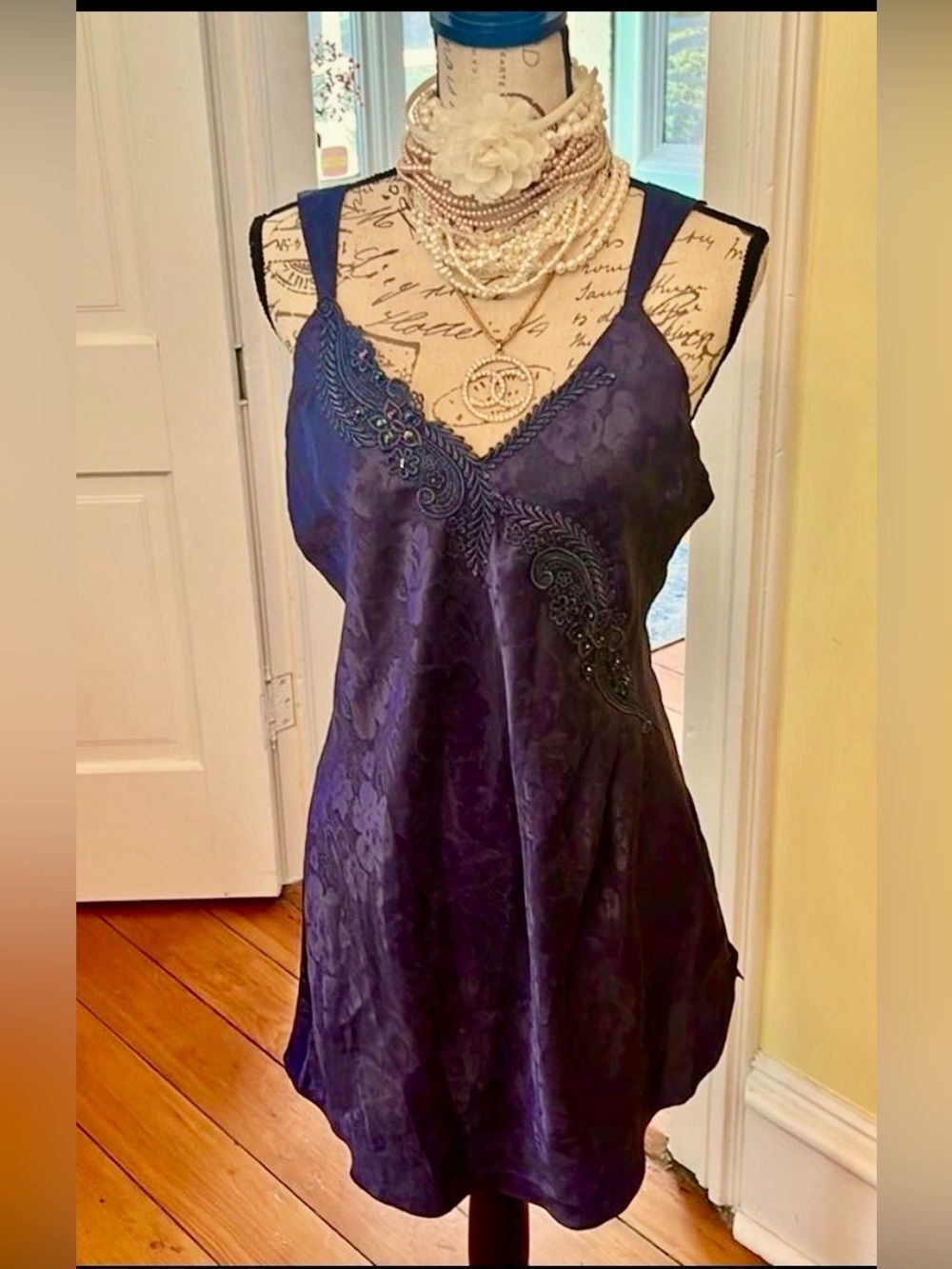 VTG EUC Sz M Victoria Secret *Midnight Navy* Blue Damask Chemise